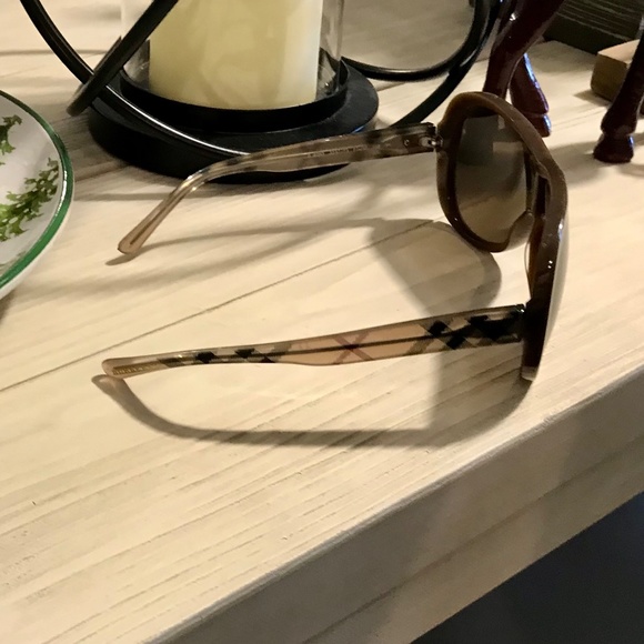 AUTHENTIC BURBERRY 4093 BROWN HAZELNUT UNISEX SUNGLASSES MADE IN ITALY - Picture 3 of 3